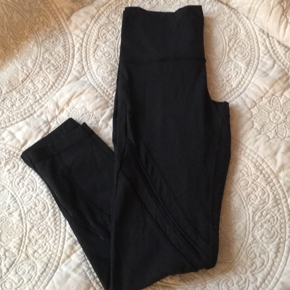 black cropped lululemon mesh leggings